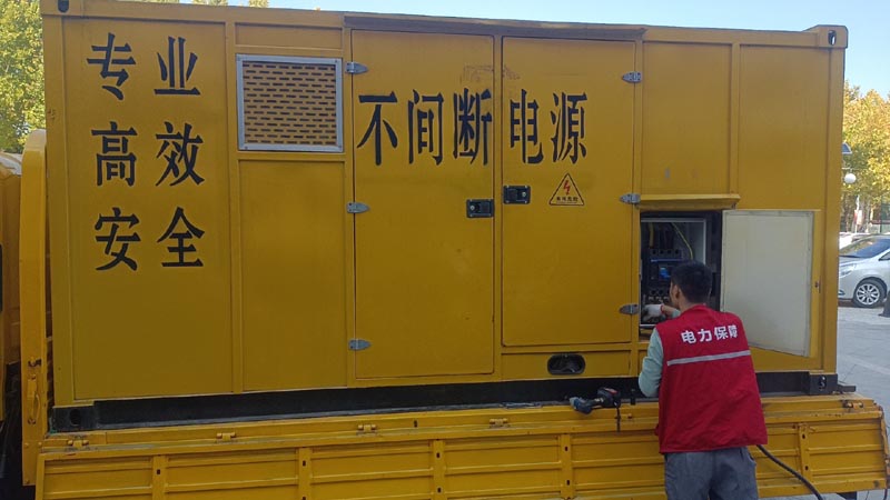 长城区柴油发电机组和UPS电源配合使用时，如何避免切换过程中的电力中断？
